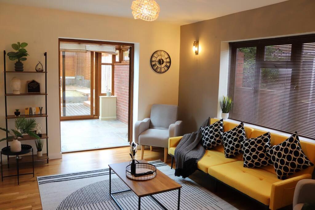 Cosy 3 Bedroom 2 Bathroom House With Parking Sheldon  Εξωτερικό φωτογραφία