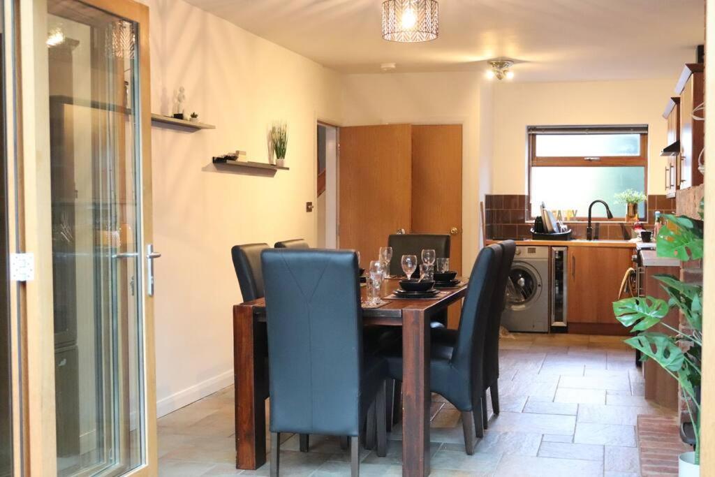 Cosy 3 Bedroom 2 Bathroom House With Parking Sheldon  Εξωτερικό φωτογραφία