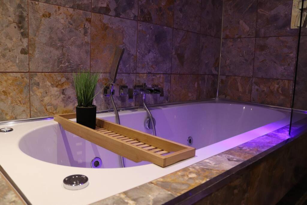 Cosy 3 Bedroom 2 Bathroom House With Parking Sheldon  Εξωτερικό φωτογραφία