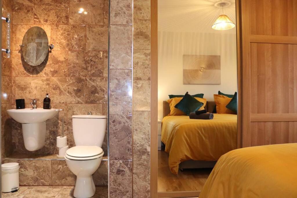 Cosy 3 Bedroom 2 Bathroom House With Parking Sheldon  Εξωτερικό φωτογραφία